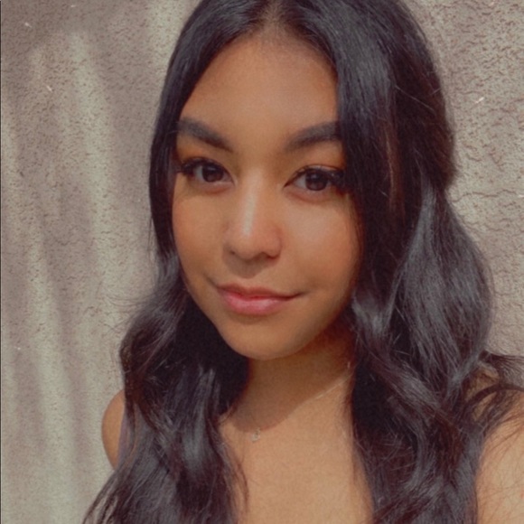 Meet your Posher, Zoe - Picture 3 of 3